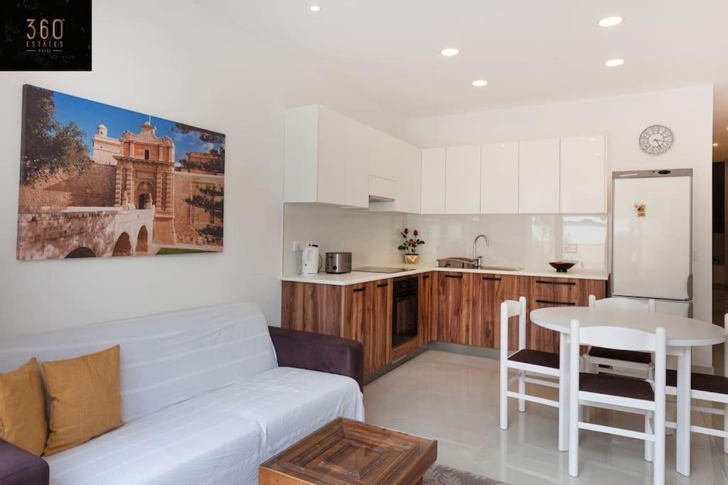 Comfy Apt With Terrace, 5 Mins To Sliema Ferries By 360 Estates Gzira Esterno foto