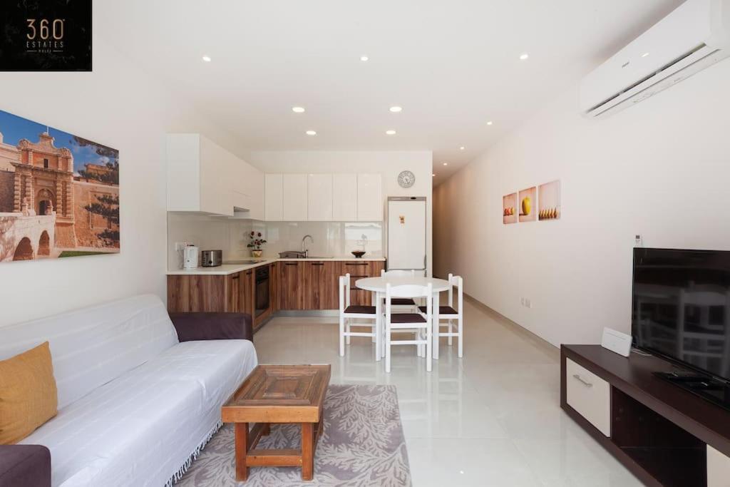 Comfy Apt With Terrace, 5 Mins To Sliema Ferries By 360 Estates Gzira Esterno foto