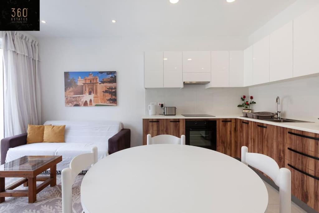 Comfy Apt With Terrace, 5 Mins To Sliema Ferries By 360 Estates Gzira Esterno foto