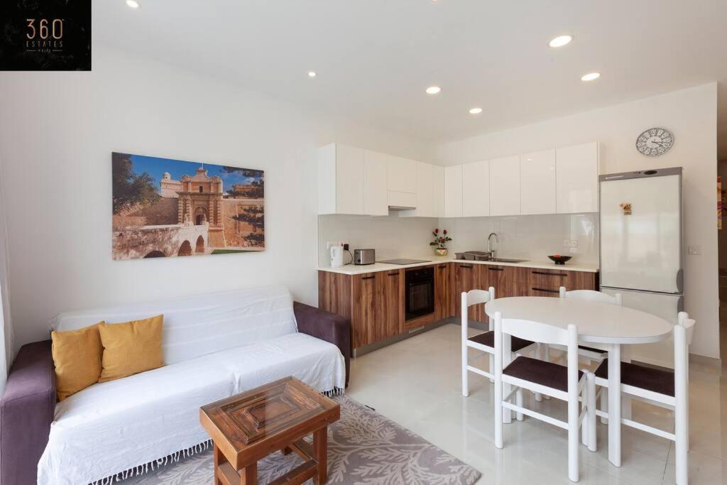 Comfy Apt With Terrace, 5 Mins To Sliema Ferries By 360 Estates Gzira Esterno foto
