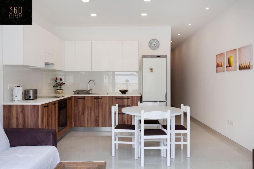 Comfy Apt With Terrace, 5 Mins To Sliema Ferries By 360 Estates Gzira Esterno foto