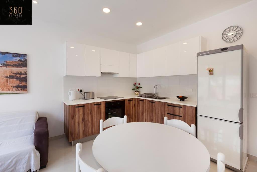 Comfy Apt With Terrace, 5 Mins To Sliema Ferries By 360 Estates Gzira Esterno foto